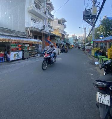 Bán Nhà mặt phố 82m²
