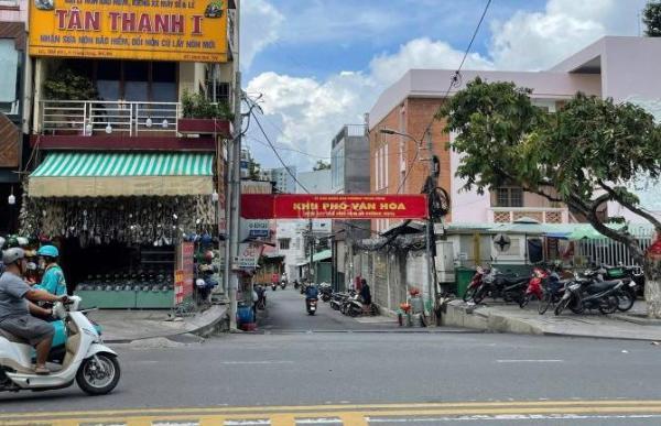 Nhà 🏬 lầu ngay trường Ngô Quyền, trung tâm tp Biên Hoà sổ riêng hoàn công chỉ hơn 3tỷ