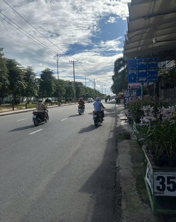 Bán nhà mặt tiền trần văn giàu 🏡 kdc cao cấp tên lửa, đối diện pouyuen , chỉ 11,