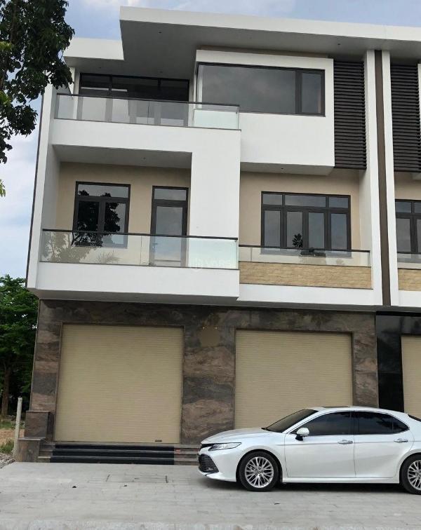 Cần bán 🏬 shop house đường 33m đối diện ủy ban phường .trường học