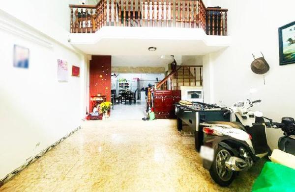 Bán Nhà trong hẻm 130m²