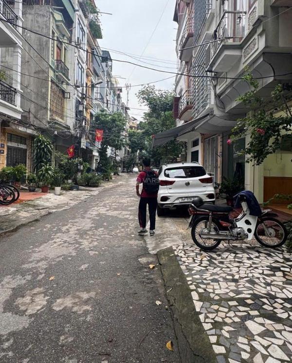 Bán nhà khu đền lừ, ngõ thông, ở 👍 luôn, dân xây, kinh doanh, 45m2 giá chỉ 10,5 tỷ