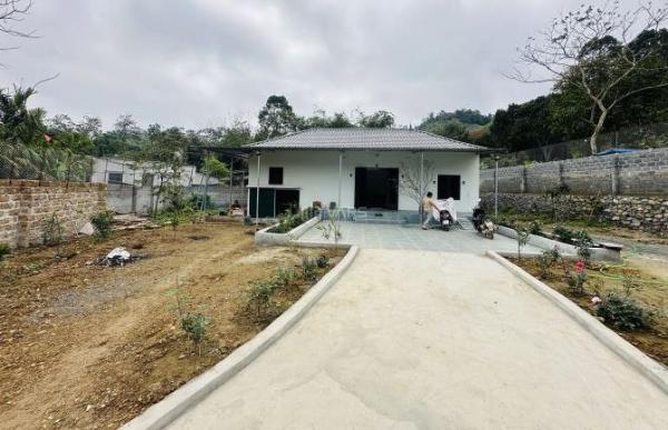 BÁN GẤP KHUÔN VIÊN SẴN CÓ NGHỈ DƯỠNG VỚI DIỆN TÍCH 696m2 GIÁ CHỈ 2,x 👍 TỶ FULL NỘI THẤT