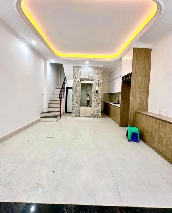 💥tt ngã tư sở, xây mới 7 tầng thang 🏣 máy, 20m ra phố, ở hoặc cho thuê đều đẹp