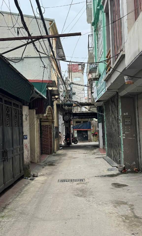 Bán 🏬 nhà nguyên căn 3 tầng chính chủ