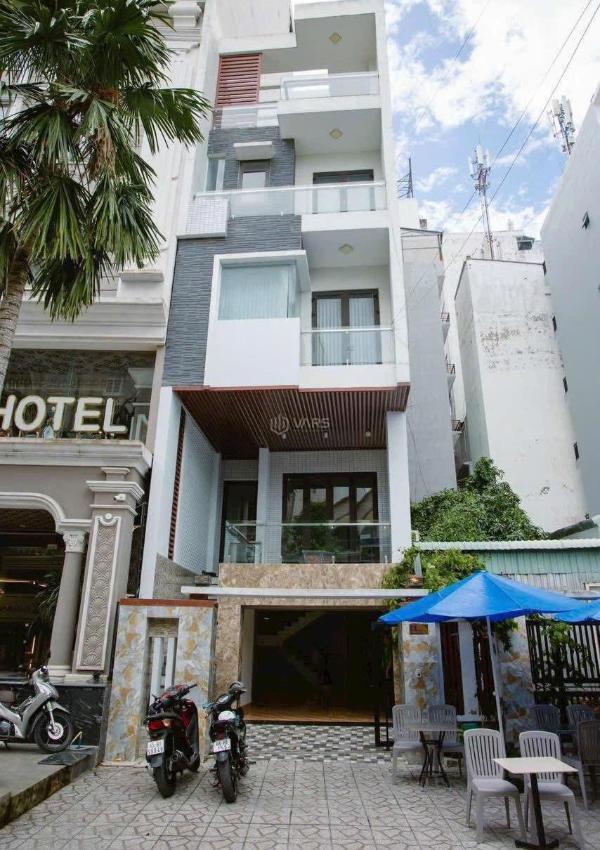 Cho thuê 🏤 nhà mặt tiền đường phạm ngọc thạch kế khách sạn holiday 2