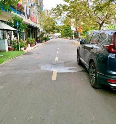 Chủ cần bán Nhà mặt phố 68m²