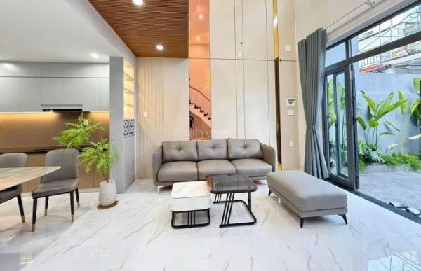 Sang tên căn nhà ngay Phạm Văn Đồng, Thủ Đức. Giá: 2 tỷ 540tr, đường ô tô 6m, sổ 🏡 riêng