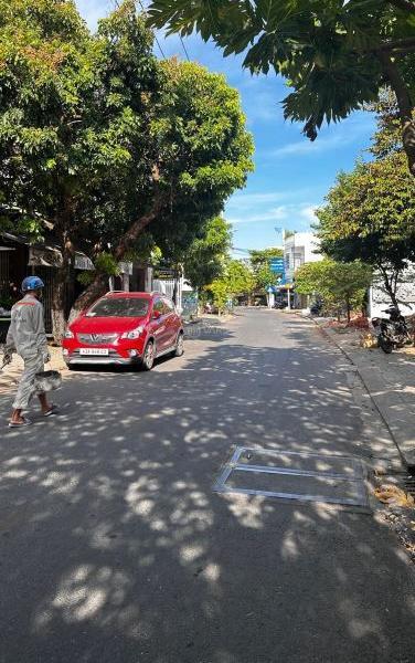 Bán Nhà mặt phố 104m²