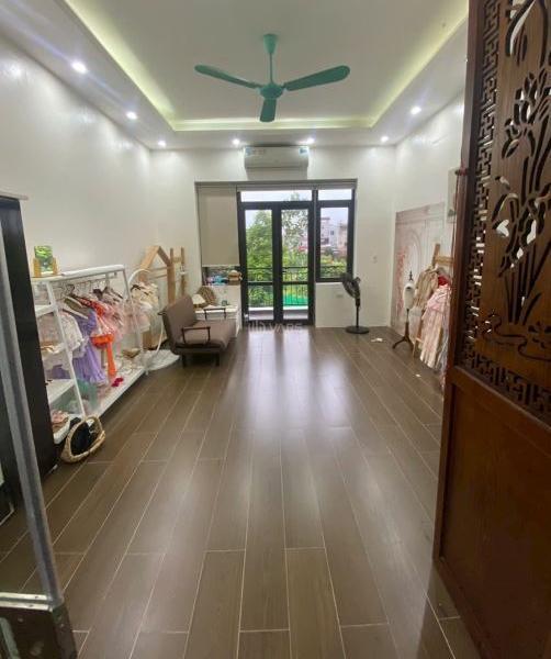 Bán Nhà mặt phố 76m²