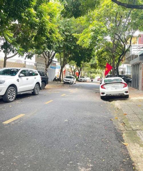 Bán Nhà mặt phố 132m²