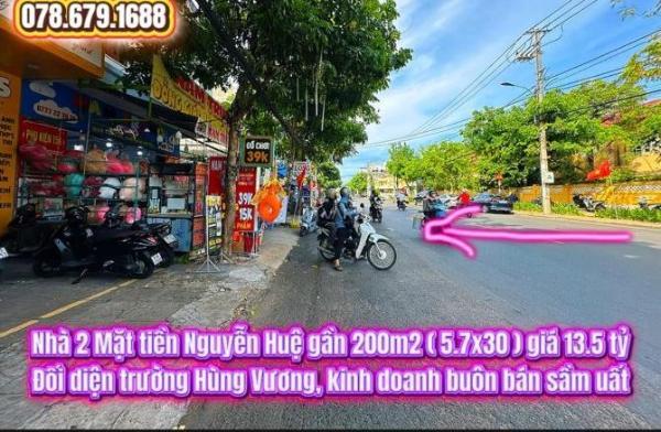 Cần bán Nhà mặt phố 200m²