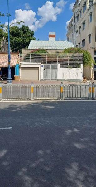 Chủ cần bán Nhà mặt phố 317m²