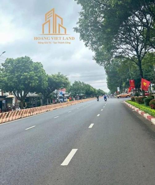 Mặt tiền 240m2 đường Phạm Văn Đồng nhà kiên cố. DT: 4,4 x 24 (nở 🏡 hậu 14m)❌6ty