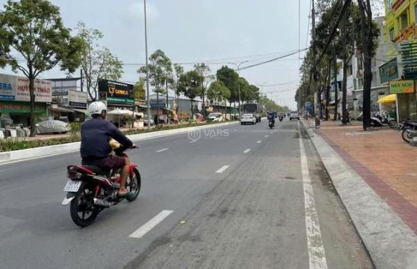 Bán Nhà mặt phố 108m²