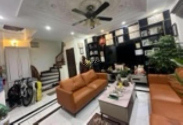 Ô tô đỗ gần diện tích rộng trung tâm long biên gần trường các cấp gần 🏣 chợ