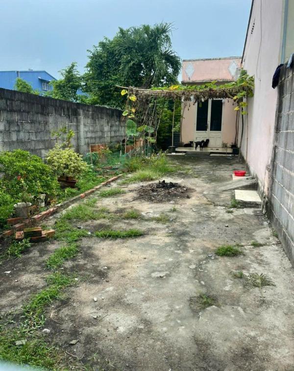 Cần bán Nhà trong hẻm 300m²