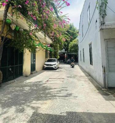 Bán Nhà trong hẻm 240m²