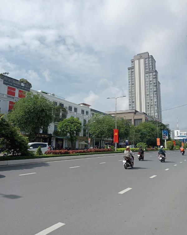 Cho thuê nhà mặt tiền đường 30/4 🆘 gần vincom xuân khánh