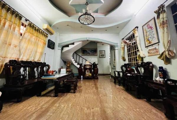Bán Nhà mặt phố 200m²