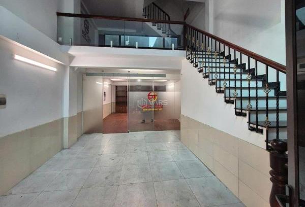 Bán Nhà mặt phố 140m²