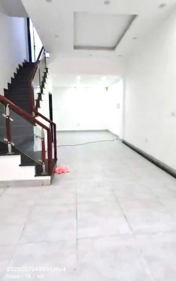 Bán nhà gần hồ điều hòa ngõ hoàng ngân thông các 🏡 ngả đường