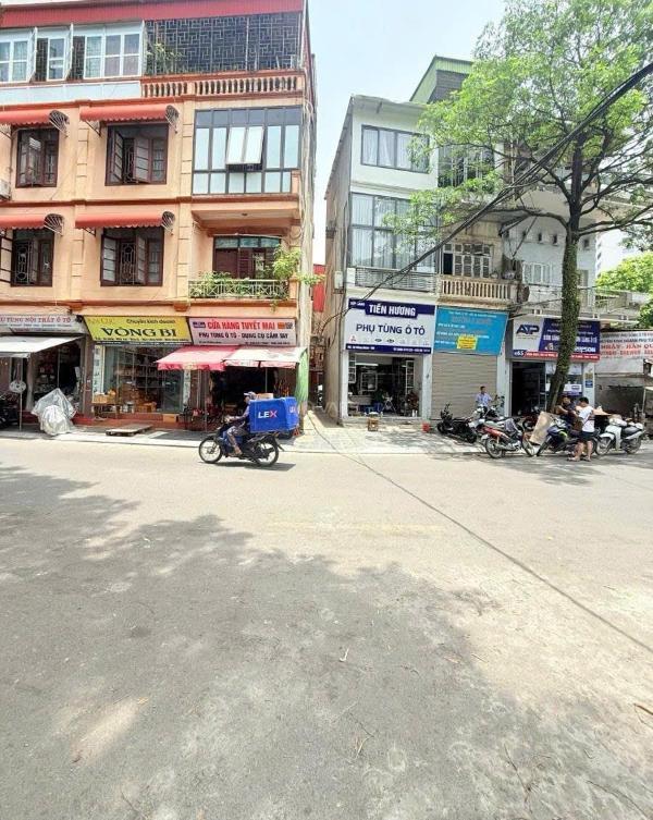Cần bán nhà 🏚️ phố tôn đức thắng 9,9 tỷ, ô tô, thang má