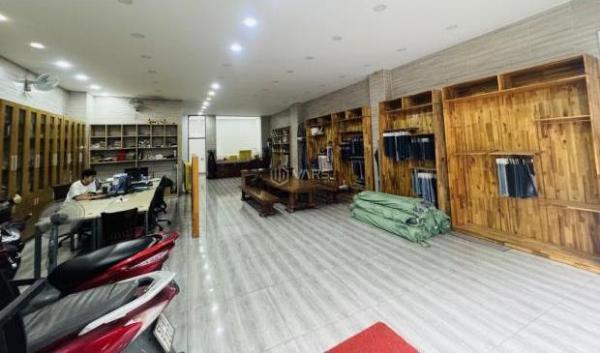 BÁN BIỆT THỰ Phú Thọ Hòa, Tân Phú 4 tầng 160m2(8x20). Có 🏣 thang máy. Giá chỉ 18,5 tỷ.