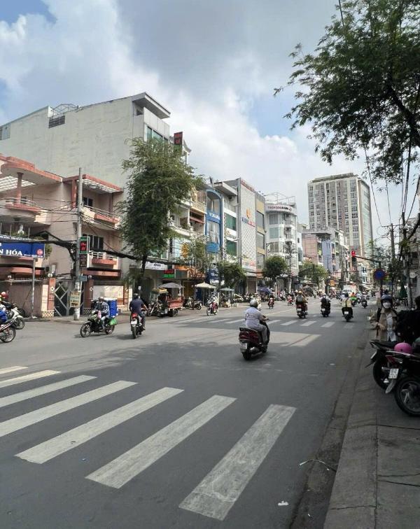 Bán Nhà mặt phố 160m²