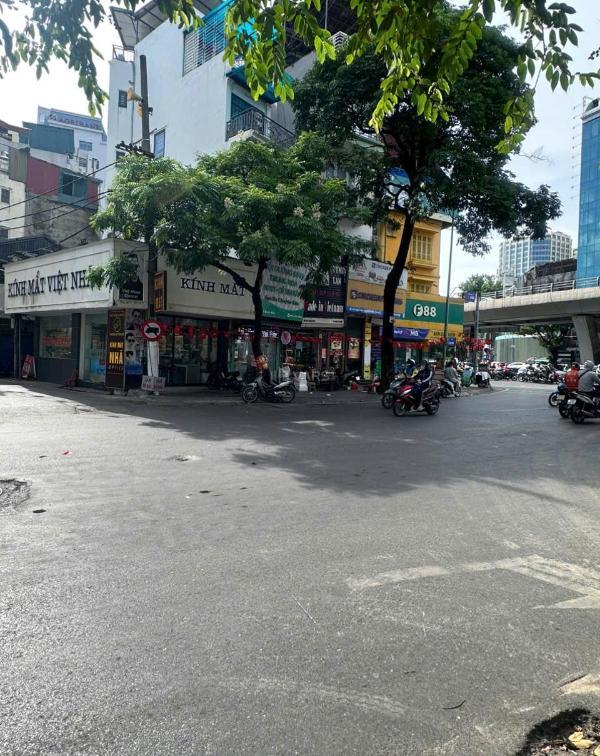 Tôi cần bán nhà số 6 số 8 phố bạch mai. dt 69m .mt 5 8m 🏡 .32 6 tỷ