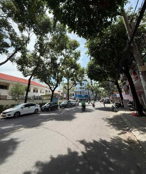 🌸Bán đất tặng nhà, lô góc mặt tiền đường Lý Tự Trọng , Nha 🏣 Trang gần biển ngang 10m
