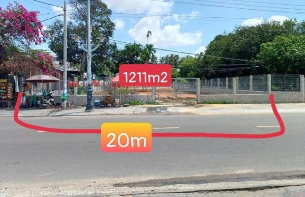 Cần Bán + 🏬 1211m2 mặt tiền đường Nguyễn Đình Chiểu, Hàm Tiến.