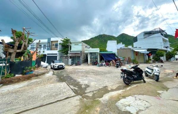 một căn nhà c4 giá cả phải chăng với đầy 🏡 đủ tiện ích khu dân