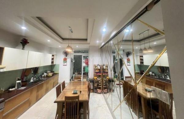 Bán nhà 4 tầng đường 🔥 vân đồn dt104m ngang 4m full nội thất giá 15 tỷ