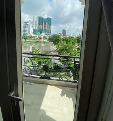 Cho 🏦 thuê mặt tiền đường Bến Vân Đồn Quận 4, giá: 12tr/tháng, 2PN