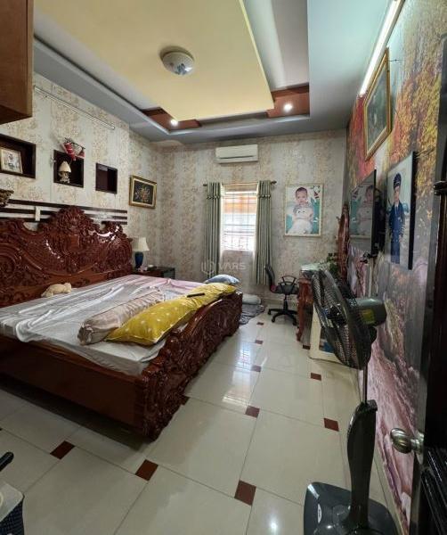 Bán Nhà mặt phố 68m²