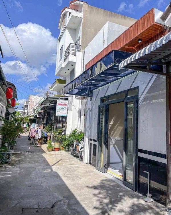 Bán nhà 1trệt 1lững, mới đẹp, mua vào ở 🏠 ngay. trục chính đoạn ngoài