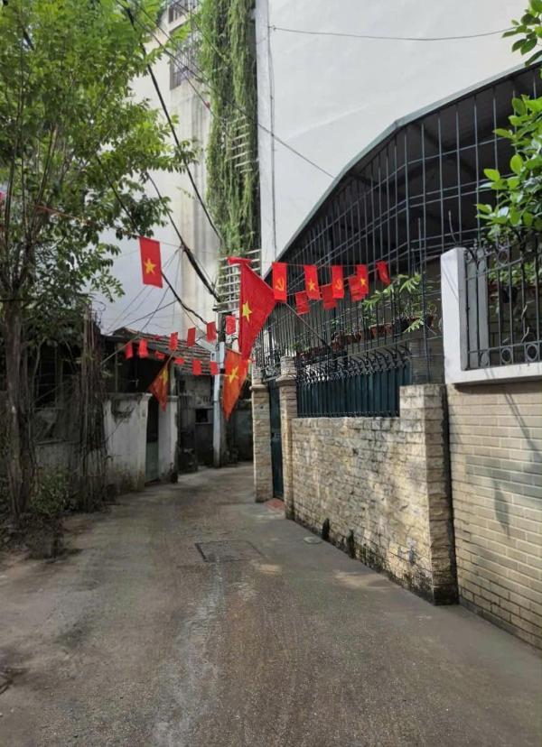 Hiếm bán nhà lạc long 🏘️ quân 90m², 3 tầng, gần hồ tây, sổ đỏ chính chủ,13.9 ty