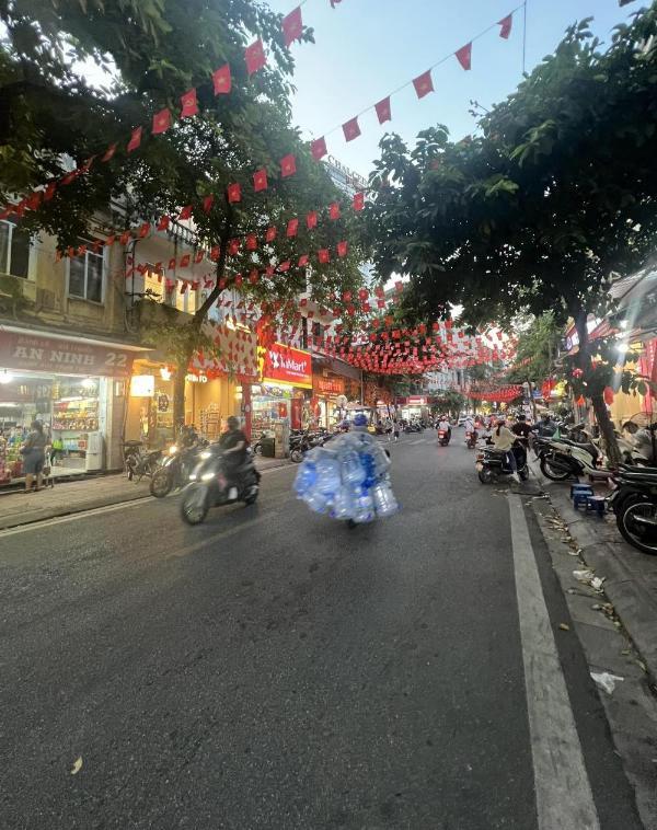Chủ cần bán Nhà mặt phố 105m²
