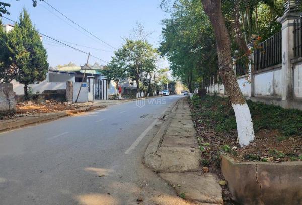 Lô đất siêu đắc địa 3 mặt tiền ngay trung tâm 🏬 mộc châu