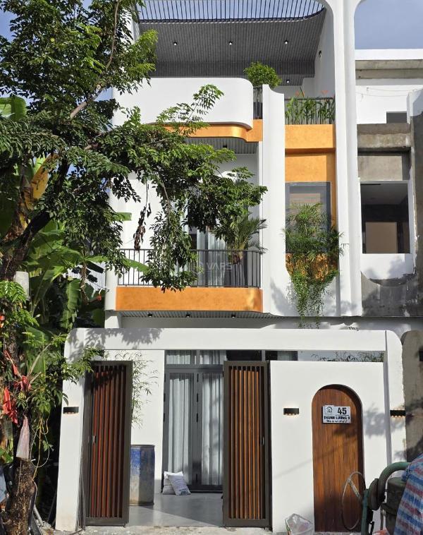 Bán nhà 3 tầng, xây kiêng cố, siêu đẹp, gần công viên 🌊 giá tốt