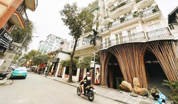 Chủ cần bán Nhà mặt phố 185m²