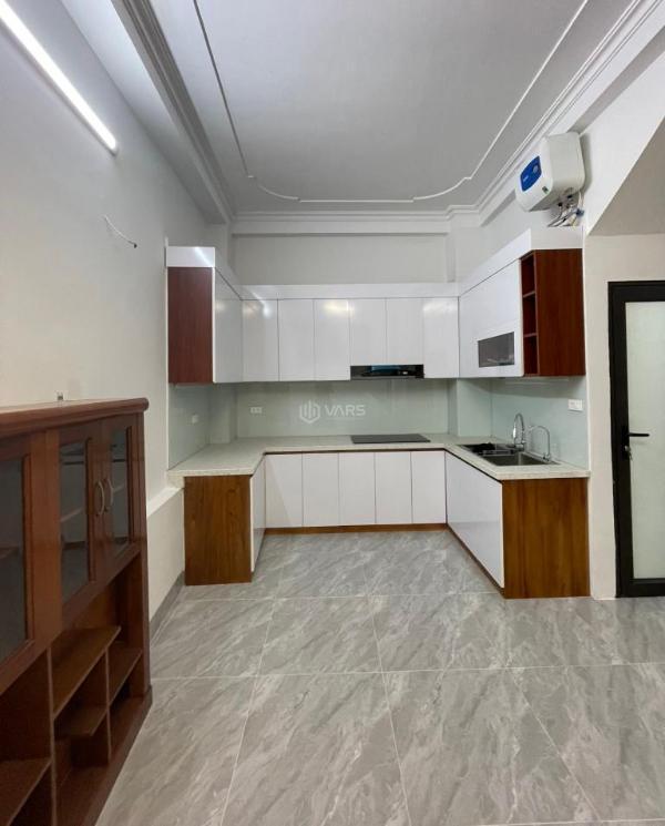 Nhà đẹp 4 tầng - diện tích rộng - thoáng sáng - gần oto - 🏤 tt đống đa - 8.6 tỷ