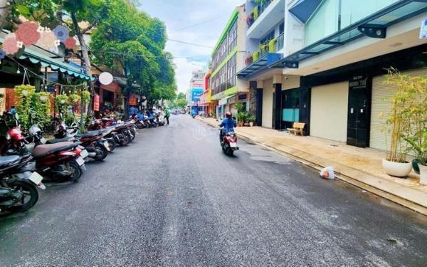 Cần bán Nhà mặt phố 66m²