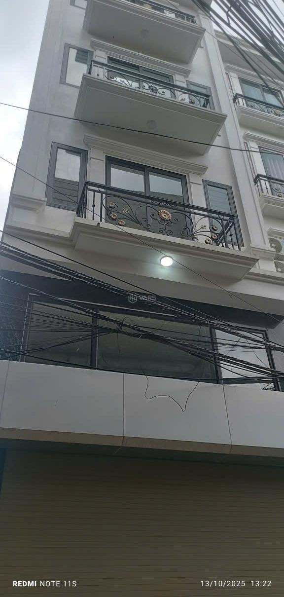 Nhỉnh 7 tỷ -nhà đẹp cầu bươu ô tô vào nhà,5 ☘ tầng - 2 mặt thoán