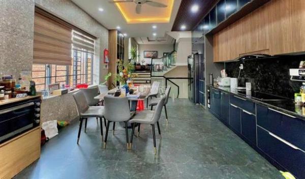 Giá 15,5 tỷ. Bán nhà 3 💥 lầu đẹp. Góc 2 mặt tiền đường NGuyễn Ái Quốc. 5x32m. Sàn 430m2.