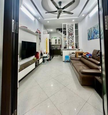 BÁN NHÀ LINH ĐÀM – 39M² – 4 TẦNG – GIÁ 7 TỶ 🏬 – NGÕ RỘNG – Ô TÔ CÁCH NHÀ VÀI BƯỚC