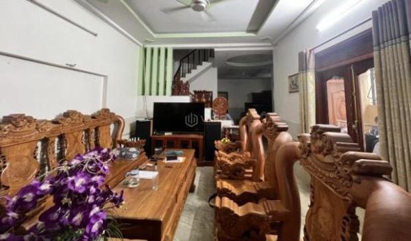 Bán nhà 2 Tầng LÔ GÓC ☘ 2 MT hẻm,SHR đường 2 xe hơi,gần trường TH Dĩ An