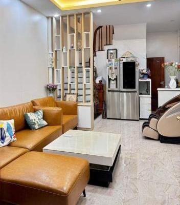 Bán nhà 🏬 ngõ 175 Lạc Long Quân, 40m2, ngõ thông các ngả chỉ hơn 5 tỷ đồng.