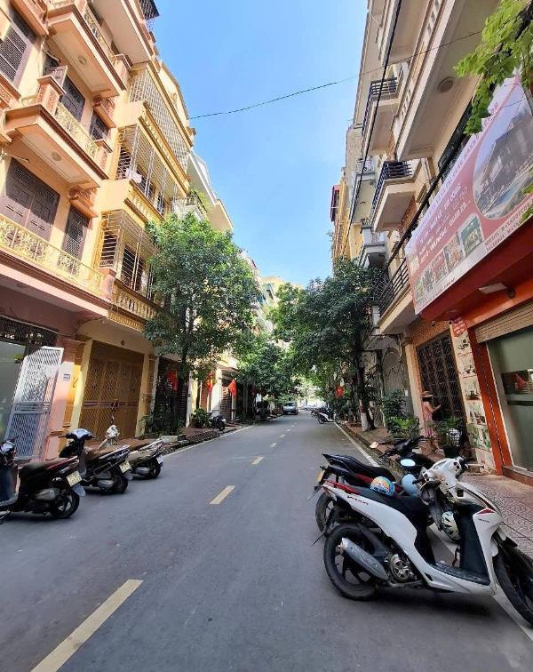 Phân lô, nhà 🆘 liền kề, vỉa hè, ô tô tránh, 2 thoáng, kinh doanh